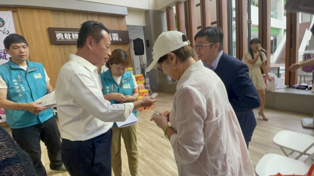 洪啟恩會長代表金剛獅子會 以實際行動和資金支持，捐贈聖迪斯哥文教基金會的公益活動（1）