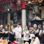 黃國昌率三蘆主任周曉芸參拜三重義天宮 愛心公益「一人一顆挺菜農」高麗菜發送 | 數位公益領導者｜共創社會影響力｜亞太搜尋引擎產業協會