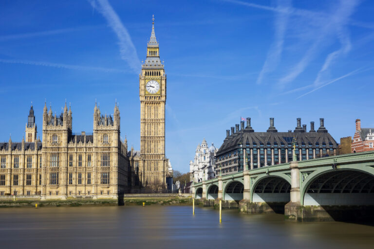 英國服務業4月意外收縮 PMI跌至17個月新低 | 數位公益領導者｜共創社會影響力｜亞太搜尋引擎產業協會