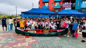 澎湖五德國小「西瓜號」下水典禮 師生已共同打造數十艘獨一無二的獨木舟 | 數位公益領導者｜共創社會影響力｜亞太搜尋引擎產業協會