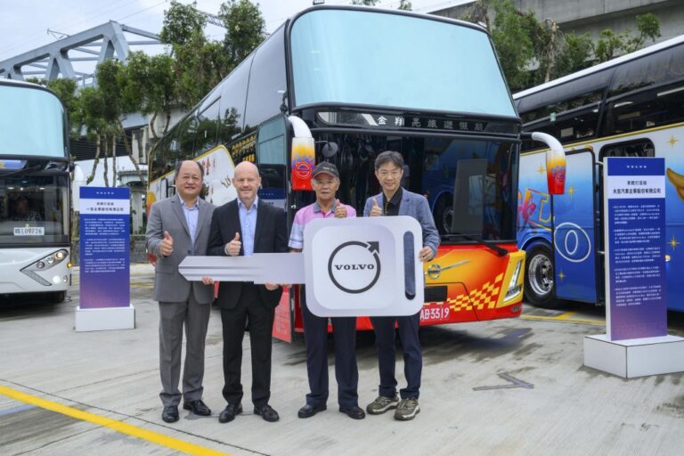 VOLVO全系列巴士賞析會暨車體廠聯展 B13R雙車型全台首交車 | 數位公益領導者｜共創社會影響力｜亞太搜尋引擎產業協會
