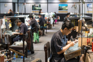 中國低階製造業衰退與自動化衝擊 劃時代就業結構重塑