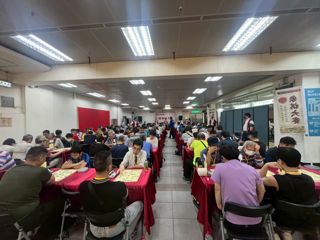 第十四屆艋舺盃象棋大賽精彩連連,龍山寺地下街B1人潮爆滿,文化活動與各式優惠帶動商場新熱潮 | 索引新聞 INDEX News 第十四屆艋舺盃象棋大賽精彩連連,龍山寺地下街B1人潮爆滿,文化活動與各式優惠帶動商場新熱潮