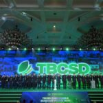 泰國企業永續發展協會（TBCSD）在曼谷舉辦「TBCSD Sustainable Business Forum 2025」，能源、金融與製造等產業領袖齊聚舞台，宣示聯手推動泰國邁向低碳與淨零經濟，未來在泰台商也將面臨更嚴格的減碳與供應鏈要求。（圖翻攝自thaipr）