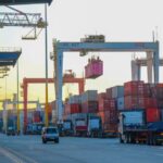 菲律賓碼頭營運商 ICTSI 與南非國營物流公司 Transnet 簽署 25 年合作協議,將自 2026 年 1 月起接手德班港 DCT Pier 2 的營運與升級,透過新設備與技術導入,目標把年處理量由約 200 萬 TEU 提升至 280 萬 TEU(翻攝自bworldonline)