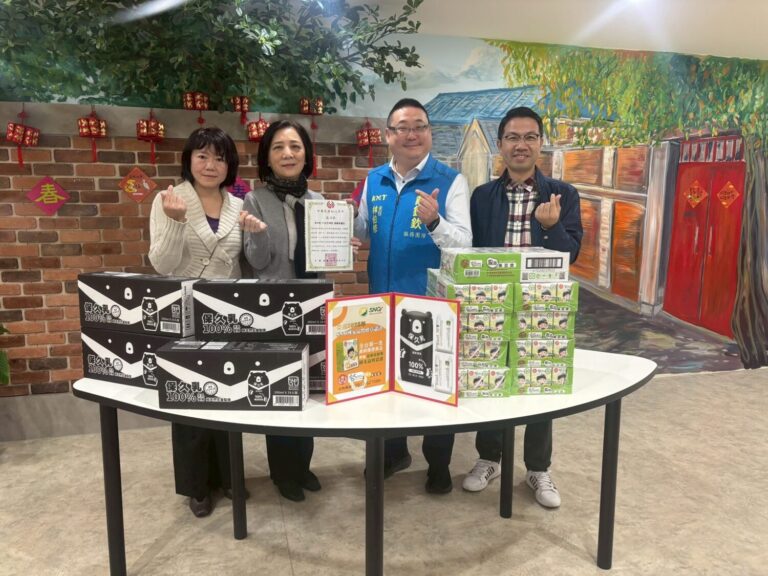 「戴錫欽」暖心送愛長者 辦公室主任訪 紅心字會 為長輩送暖補充營養 | 數位公益領導者｜共創社會影響力｜亞太搜尋引擎產業協會