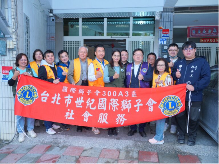 圖說： 台北市世紀國際獅子會獅友與天主教善牧社會福利基金會人員於花蓮光復鄉合影。在藍本洋會長（左六）帶領下，獅友們不遠千里運送物資，並邀請花蓮縣議員楊華美服務處代表見證，圓滿完成此次災後關懷任務（圖／德孝獅子會會長鍾齊賢提供）