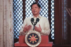 菲律賓總統在馬拉坎南宮發表談話時表示，面對人工智慧（AI）快速發展，政府有必要思考監管方向，但相關立法並非一蹴可幾，仍需在科技創新、法律框架與公共利益之間取得平衡（圖翻攝自ABS-CBN News）