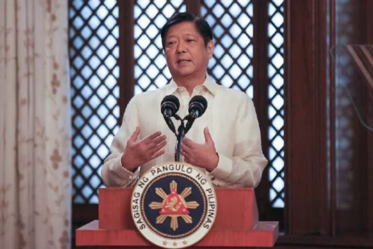 菲律賓總統在馬拉坎南宮發表談話時表示，面對人工智慧（AI）快速發展，政府有必要思考監管方向，但相關立法並非一蹴可幾，仍需在科技創新、法律框架與公共利益之間取得平衡（圖翻攝自ABS-CBN News）