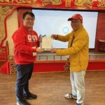台北市校友會張意良理事長（左）獲聘為校友總會常務理事，證書由校友總會陳義正理事長（右）於活動現場頒發，見證校友凝聚與傳承同行。圖：中原大學校友總會提供