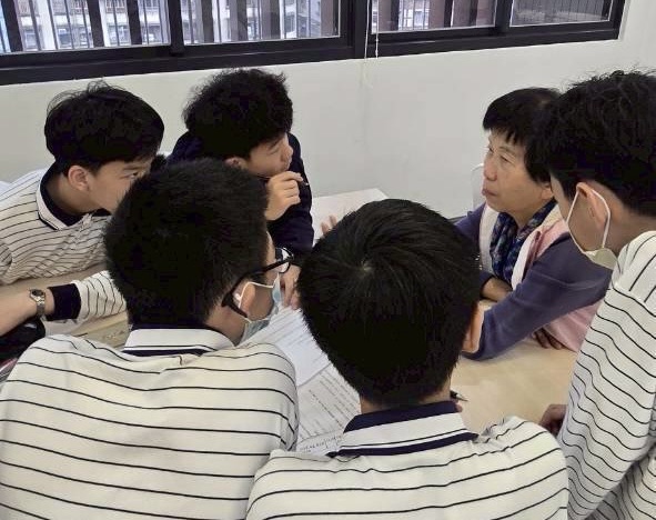 「跨世代感恩行動」紅心字會攜手復興實中 溫暖獨居長者的心 | 數位公益領導者｜共創社會影響力｜亞太搜尋引擎產業協會