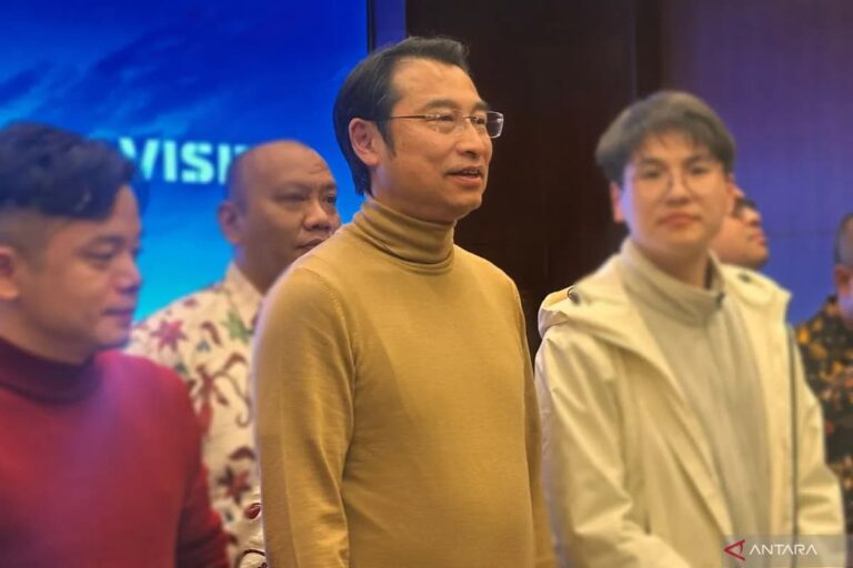 比亞迪（BYD）代表近日在中國鄭州與印尼媒體交流時表示，正評估在印尼建立退役電動車電池的管理、再利用與回收生態系，以支援當地電動車產業鏈布局。圖／安塔拉通訊社（ANTARA）