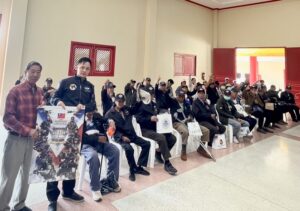 泰北最沉重新年禮 國軍心輔講師黃信凱：脫衣送「空軍藍」贈年邁孤軍做壽服以尊嚴告別 | 數位公益領導者｜共創社會影響力｜亞太搜尋引擎產業協會