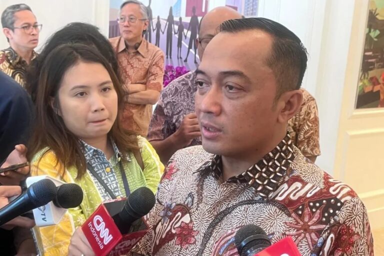 印尼國務秘書普拉塞提約・哈迪在雅加達受訪表示，政府規劃在34個日產垃圾超過1,000噸的地區興建34座垃圾發電設施，以加速解決都會廢棄物堆置並兼顧電力供應。圖片來源：安塔拉通訊社（Antara News）