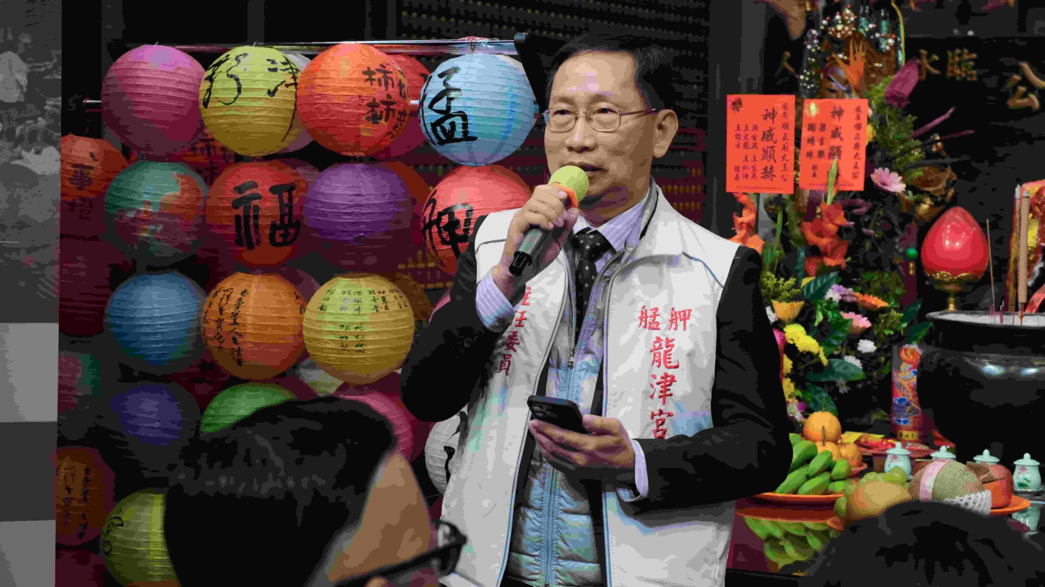 隱身艋舺巷弄 200 年!艋舺龍津宮打破「家廟」藩籬 圖說二、龍津宮主任委員林政平於會中指出,順正府大王公兩百年來見證艋舺港埠興衰與街區轉型,期盼透過特刊保存地方歷史記憶。(圖片提供:艋舺龍津宮)