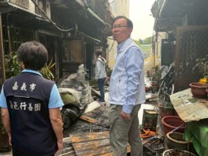興業西路老舊木造屋火警延燒13戶　張啓楷多次赴現場關切並協助安置 | 數位公益領導者｜共創社會影響力｜亞太搜尋引擎產業協會